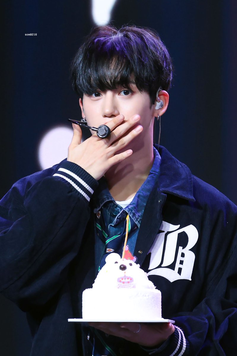 som0218's tweet photo. 드리핀의 리더가 되어줘서 고마워
생일 축하해 윤성아

#드리핀 #황윤성
#가을이_외롭지않게_태어나준_윤성아_생일축하해
#Love_is_always https://t.co/29hSBNOxyy