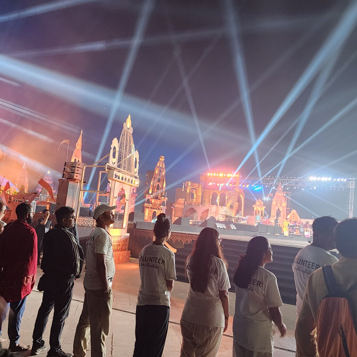 GarimaMalik's tweet photo. Throwing back to Mahashivratri Volunteering Day – being part of the Guiding team was an incredible honor 🙏✨. The event was massive, managed entirely by dedicated volunteers. @SadhguruJV entrusted us with this opportunity, https://t.co/eJCpuXa0IJ