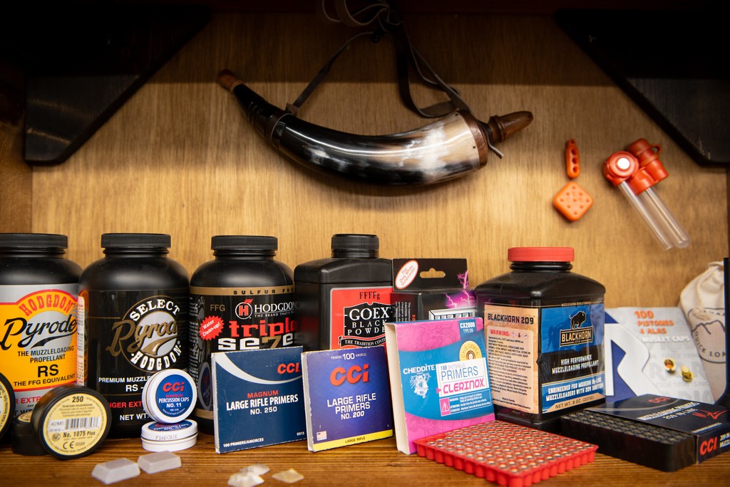 Muzzle_Loaders's tweet photo. Scenes from the Muzzle-Loaders man-cave, Part 1
#muzzleloaders #blackpowder #smokepole #muzzleloading #inlinemuzzleloader #blackhorn209 #triple777 #musketcap #blackpowderrifle #muzzleloadershooting #rangeday #muzzleloaderforsale #muzzleloader https://t.co/nEzcKPKEFB
