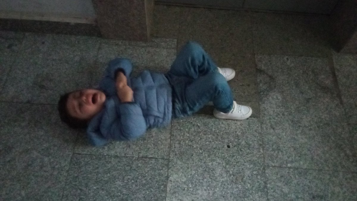 heç nə, gözləyirəm dursun gedək evə