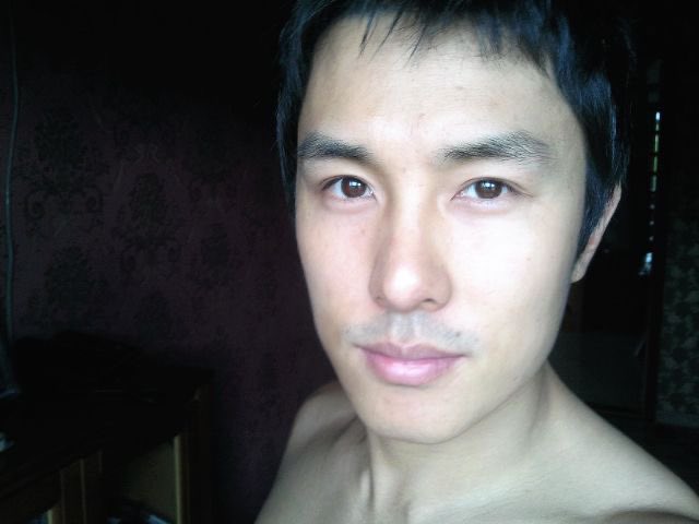 김동완 얼굴 거의 그대로여서
화질로 시기 구분해야함;;;
이 사진도 언제 찍은 건지 모르겠어요