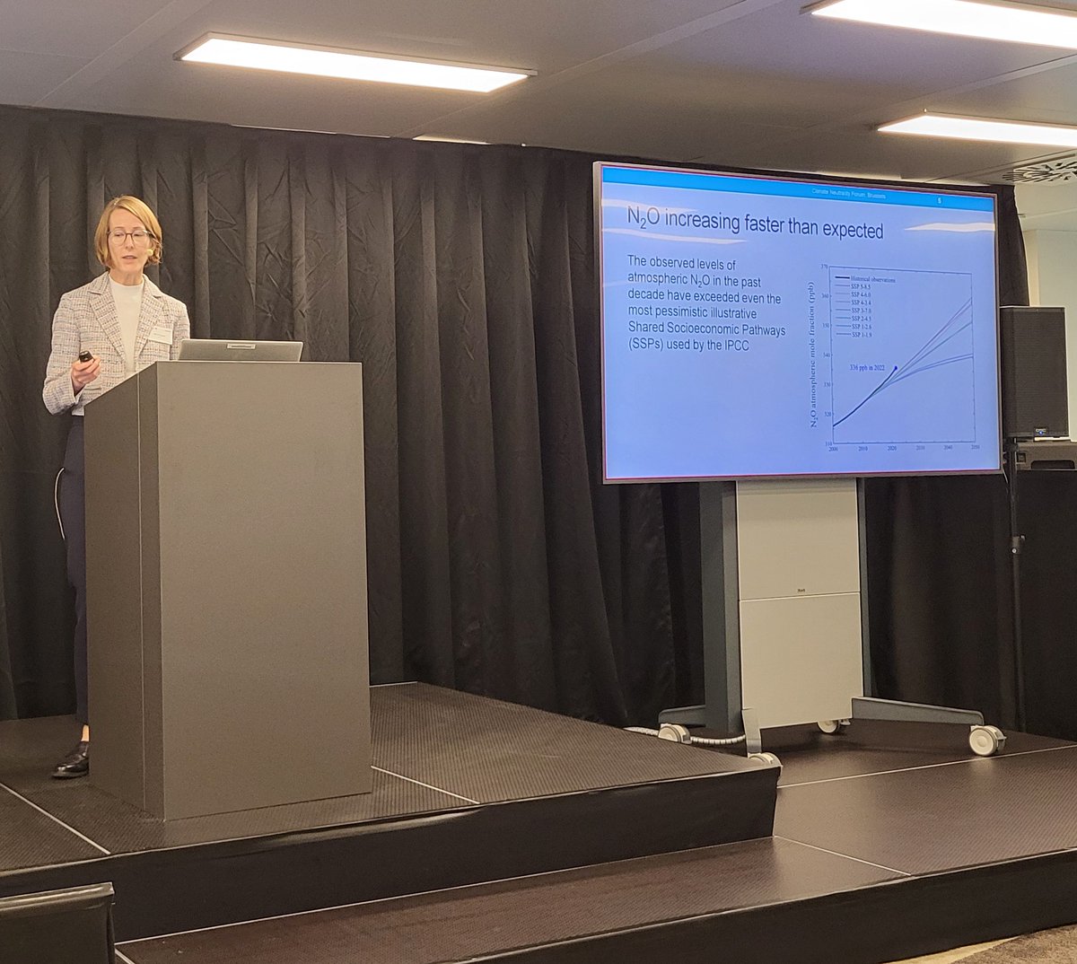 Rona Thompson tweet media