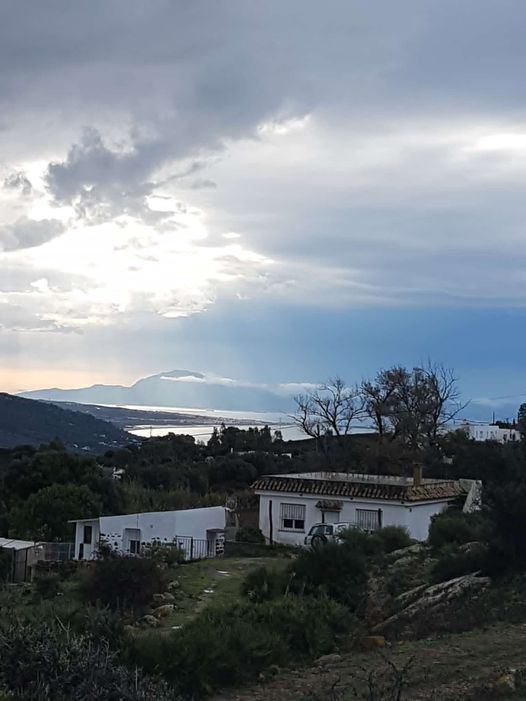 OutTarifa's tweet photo. Sun and clouds the hall day.
Only a breeze of Poniente 8 knots.
#tarifa #playavaldevaqueros #poniente https://t.co/sJI9glQbua