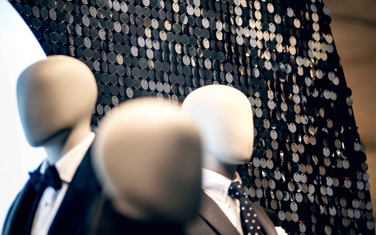 Shimmerwalls's tweet photo. Not looking for a pop of color? ✨Shimmerwalls brings the perfect touch to sleek, neutral aesthetics too! Our black sequin circle backdrop fit seamlessly with Reiss’s refined style, adding a captivating shimmer. 

See more in client case study: https://t.co/kqLPn69LIw https://t.co/5TxYLC4YHB