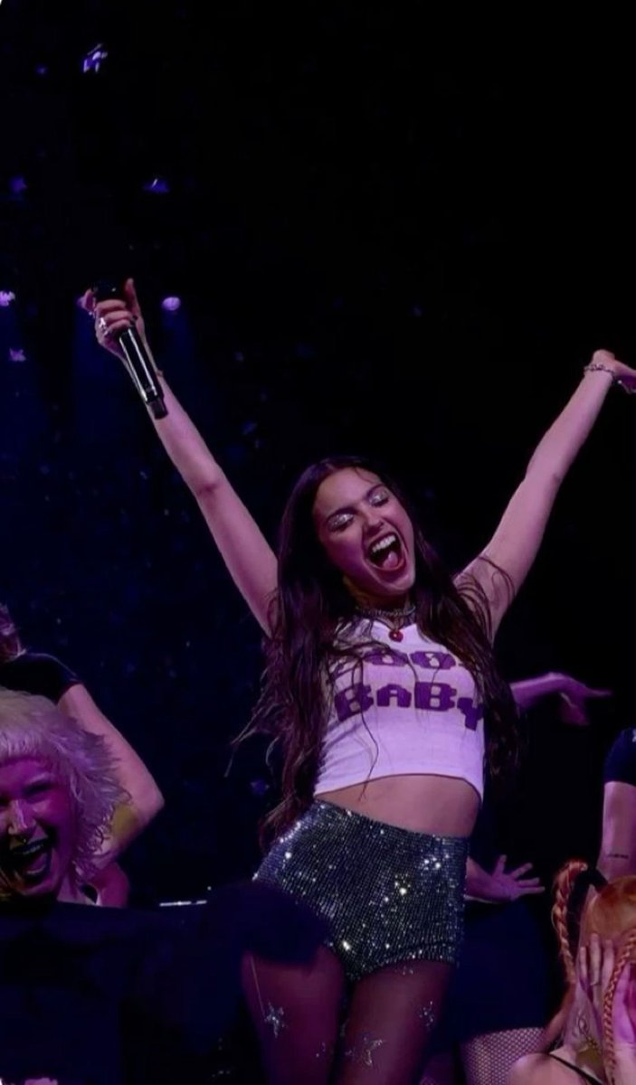 shawnxniallx's tweet photo. OLIVIA RODRIGO VIENE A MEXICO OARA EL TECATE PAL NORTE https://t.co/GVeFZSUINx