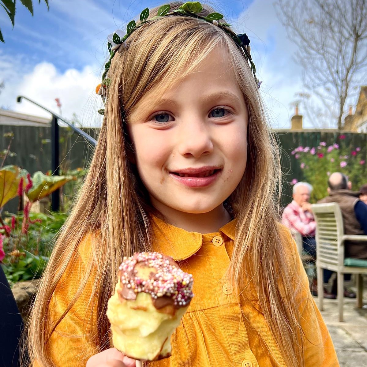 🌳 Thank you for supporting Apple Day🍏 at Campden Home Nursing at Jecca's House &amp; Wolds End Orchard. 
The community came together for autumn fun—apple treats, crafts, a tombola &amp; giant garden games for all ages to enjoy. 🍎 A fantastic fundraiser. 

#CampdenHomeNursing #AppleDay