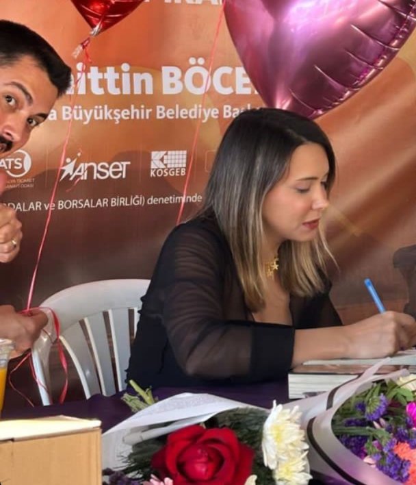 Hasta döşeğinde olsam bile o fotoğrafta olmam gerekiyor diye arkadaşımın kameraya yansıyan şekli
#KarantinaFilmOluyor @beyzaalkoc