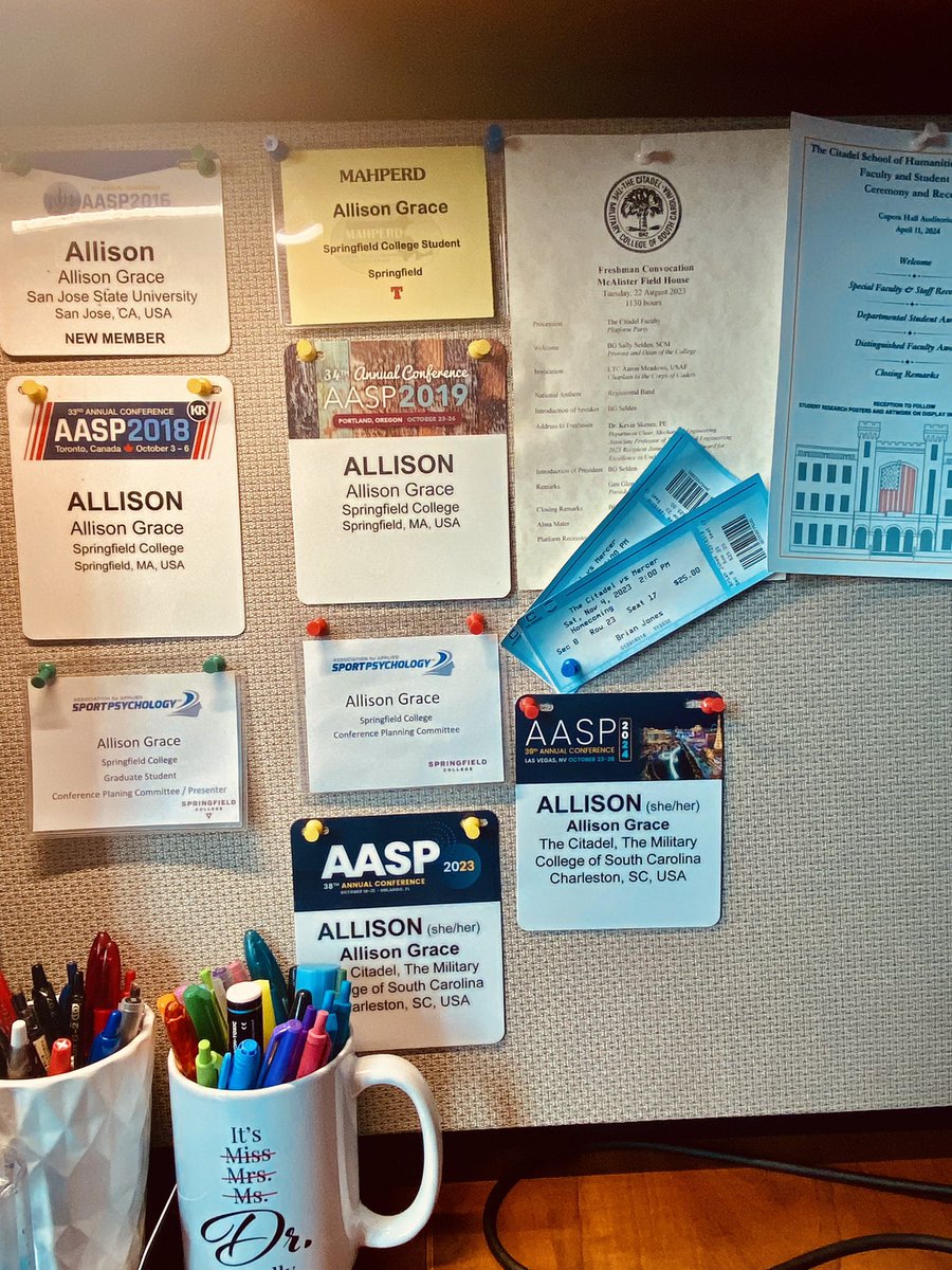 ALLIS0NG's tweet photo. Las Vegas did not disappoint! Newest badge added to the collection. Looking forward to Montréal next year! https://t.co/r6ptXtwHYh