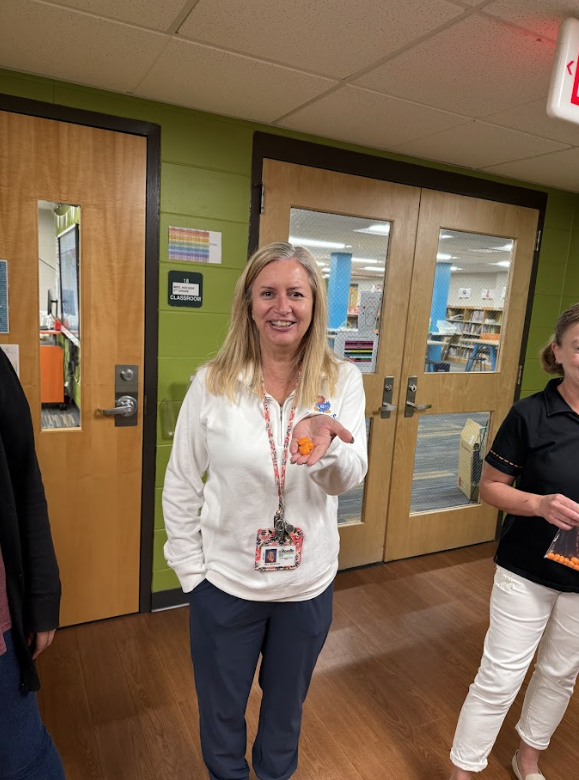 Huge thanks to the SHS Sunshine Committee for kicking off our day with laughs, camaraderie, and a bit of friendly competition in a staff pumpkin hunt around the school! A perfect way to start the day before the students arrived. 🎃 #YouBelongInD12