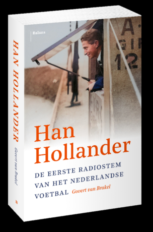 Sportpers1's tweet photo. De NSP stelt twee oeuvreprijzen in om markante collega’s te eren wier leven in het teken heeft gestaan van sportjournalistiek en sportfotografie. De prijzen worden vernoemd naar de radiolegende Han Hollander en naar sportfotograaf Piet van der Klooster. 
https://t.co/iF2TfxHL0B https://t.co/rxrMj6BCLT
