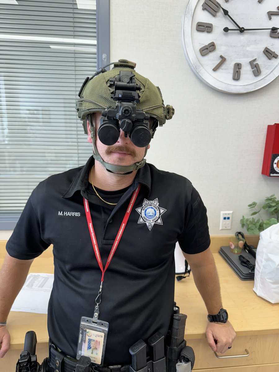 It’s silly hat or socks day!  officer Harris for the win. #weEducateALL