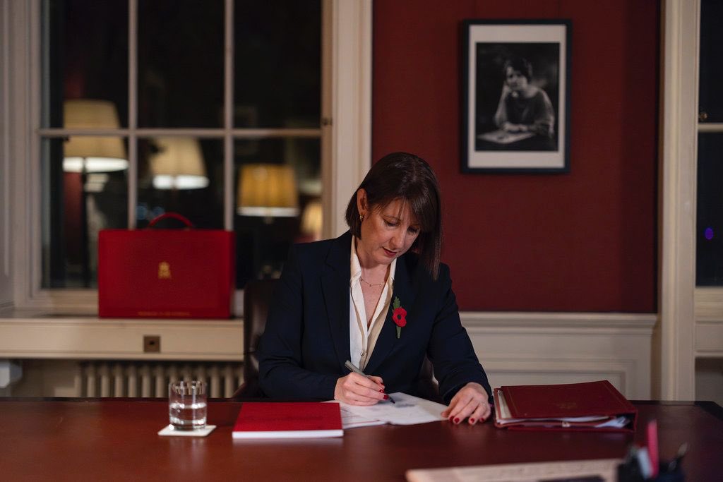 The Treasury has just released this picture of Chancellor Rachel Reeves signing off the first Labour Budget in 14 years. The picture on the wall is of Ellen Wilkinson, education minister in Clement Attlee’s government. 👇