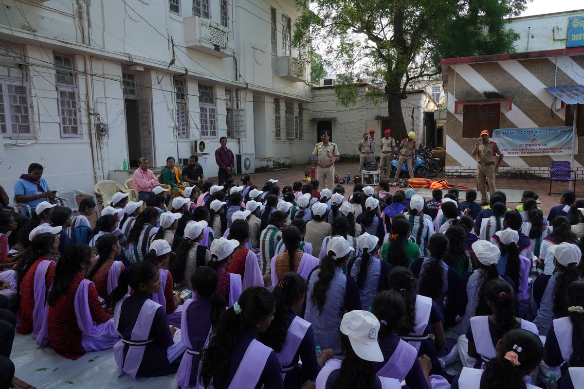 deocmbj's tweet photo. #DPDAY 
#Preparedness
ଓଡ଼ିଶା ରାଜ୍ୟ ବିପର୍ଯ୍ୟୟ ପ୍ରସ୍ତୁତି ଓ ଜାତୀୟ ବିପର୍ଯ୍ୟୟ ହ୍ରାସ ଦିବସ; ମାନନୀୟ ଜିଲ୍ଲାପାଳ ମୟୂରଭଞ୍ଜ ଶ୍ରୀଯୁକ୍ତ ହେମକାନ୍ତ ସଏଙ୍କ କରକମଳରେ ଉଦ୍ଘାଟିତ ହେବା ସହିତ ବିଭିନ୍ନ ପ୍ରତିଯୋଗିତାରେ ଭାଗ ନେଇଥିବା କୃତି ପ୍ରତିଯୋଗୀ ମାନଙ୍କୁ ଅତିଥି ମାନଙ୍କ ଦ୍ଵାରା ପୁରସ୍କାର ଓ ମାନପତ୍ର ପ୍ରଦାନ କରାଯାଇ ଥିଲା I https://t.co/kxvBP6v6IX