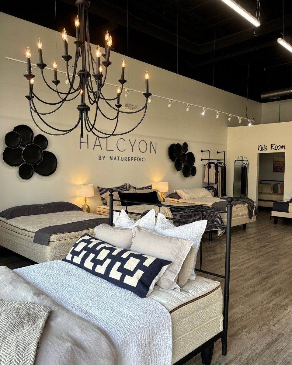 A peek inside our 📍Southlake, TX location! Stop in and shop mattresses and bedding designed for safer, healthier sleep.
.
.
.
.
.
.
#mattresses #mattress #organic #organiclifestyle #sleep #bedding