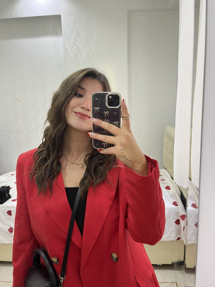 defneeeey's tweet photo. Her yıl aynı coşkuyla❤️🤍🇹🇷 https://t.co/BrfTqRTLDy