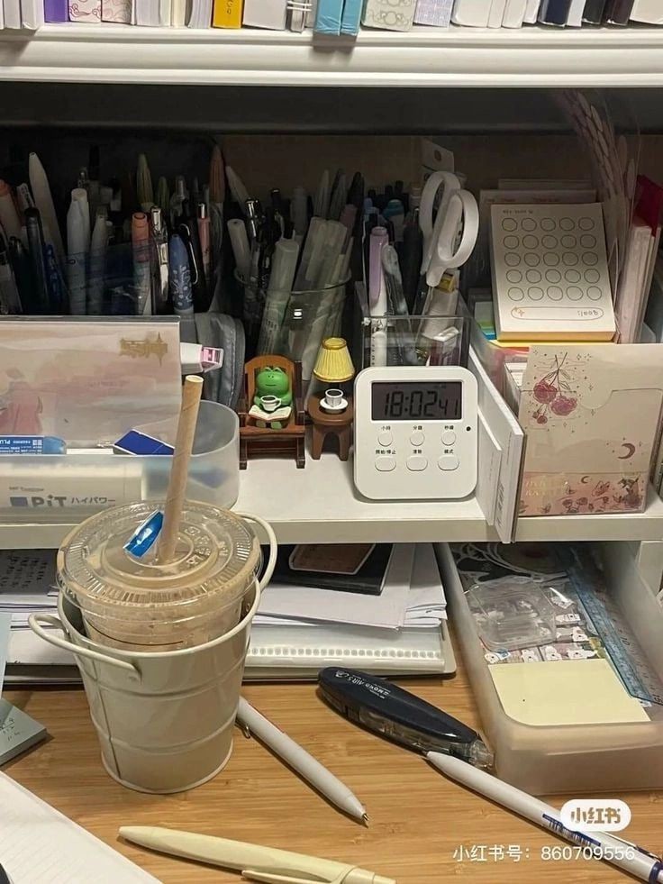 studiousZee's tweet image. every time i am really unmotivated, i ask myself what kind of person i want to be. do i want to be hardworking, kind, determined, and intelligent? do i want to create something meaningful to make a difference? do i want to be the person others look up to