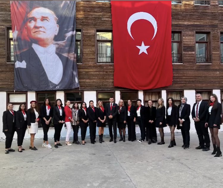 Cumhuriyet’i özümsemiş eğitimciler olarak 101 yıllık mirasımıza sahip çıkacak nesiller yetiştiren öğretmenlerimize teşekkür ederiz 🇹🇷 #CumhuriyetinDoğası <a href="/kursatkayalak/">Kürşat Sadık KAYALAK</a> <a href="/YelizAyin/">Yeliz Ayin Kayalak</a> @hilalurhan