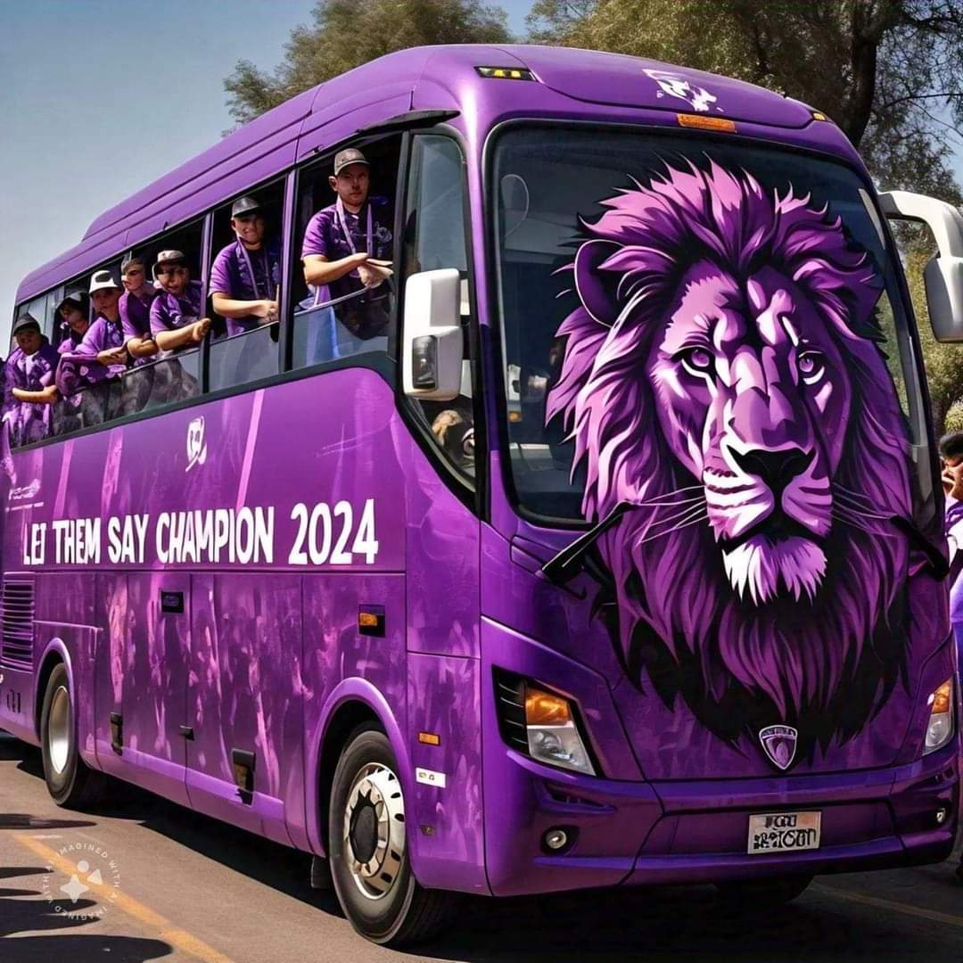 Van más de 38 buses a Rancagua ...vamos Leones , salgamos de esta división de megda 🦁💜🎸