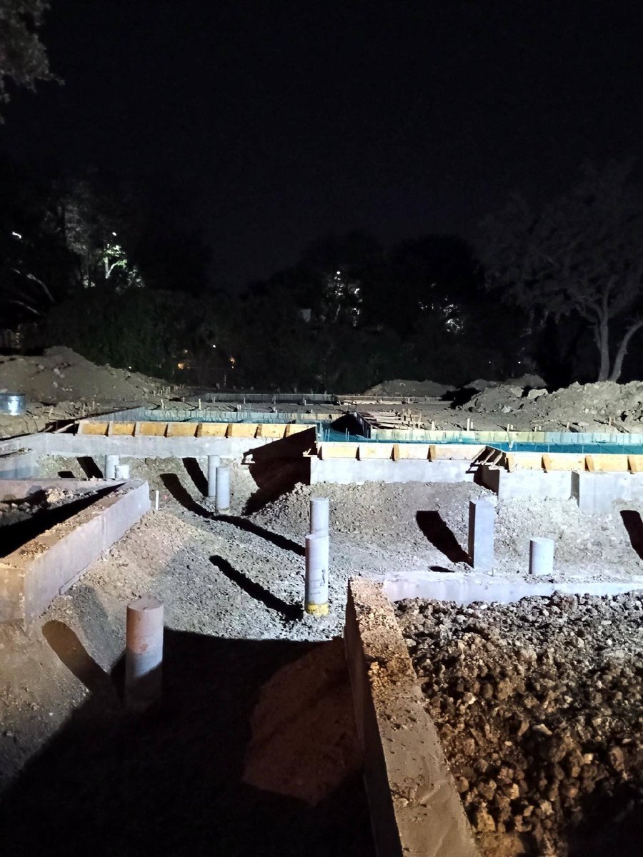 foxfuryLED's tweet image. Looking for versatile lighting solutions? The Nomad line isn&apos;t just for emergencies—it&apos;s perfect for construction sites too! With its powerful illumination and easy setup, it ensures safety and efficiency in any work environment. #foxfuryled #nomad