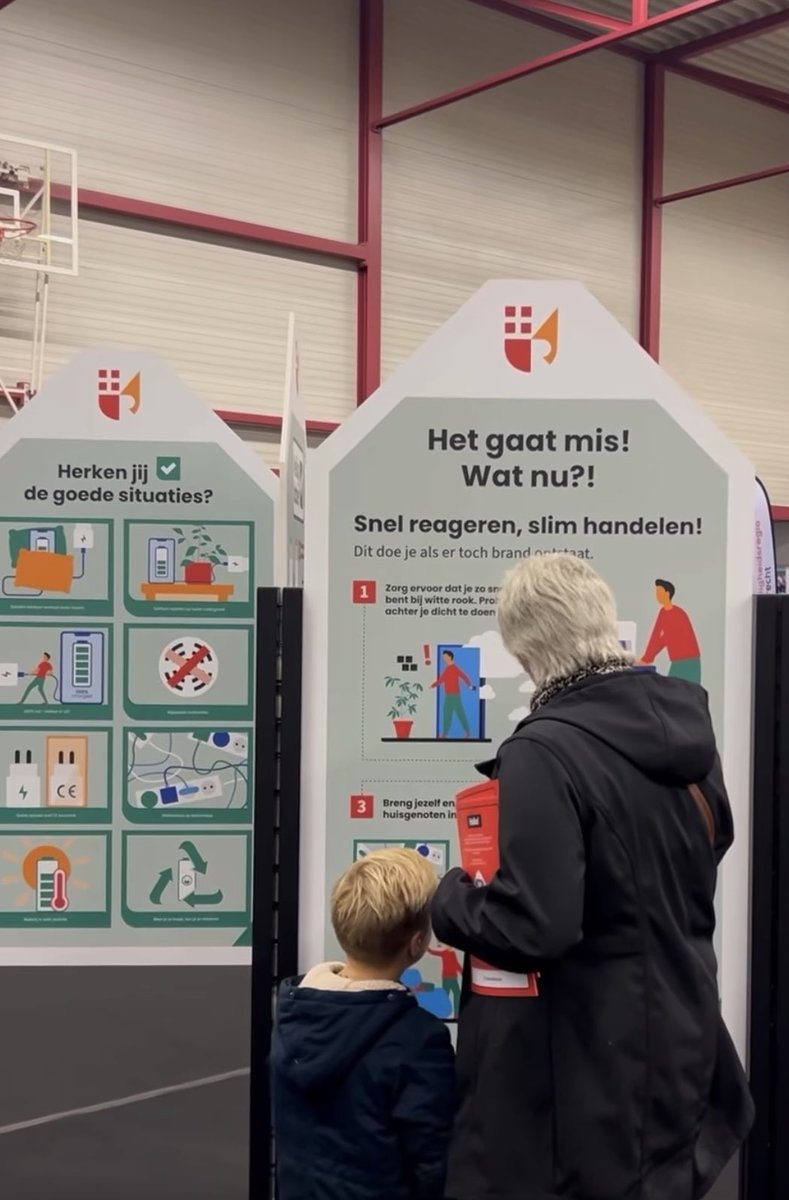 Trots dat LEGO #incidentencity in De Noort Syde in #oudewater de hele herfstvakantie is te zien! Blij dat het gelukt is! Geweldig evenement voor jong en oud. Leer alles over #brandveiligheid #calamiteiten #crises #weerbaresamenleving Meer: vru.nl/incidentencity… <a href="/GemOudewater/">Gemeente Oudewater</a>