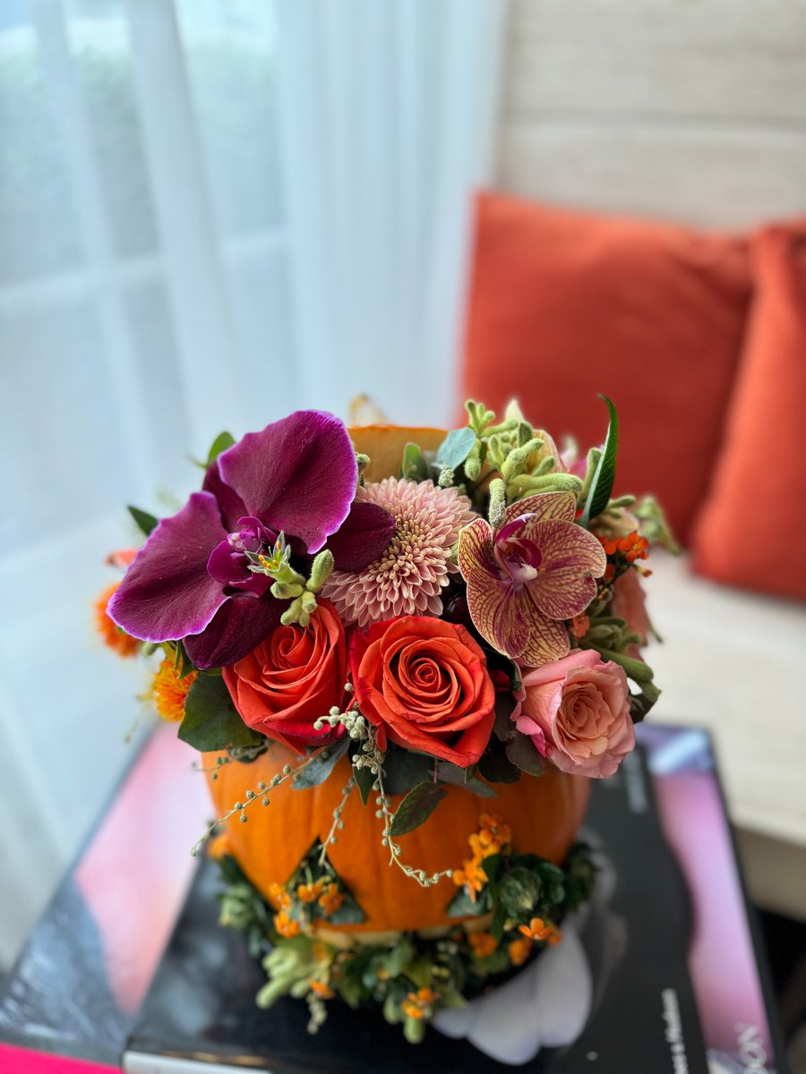Neill Strain Floral Couture tweet media