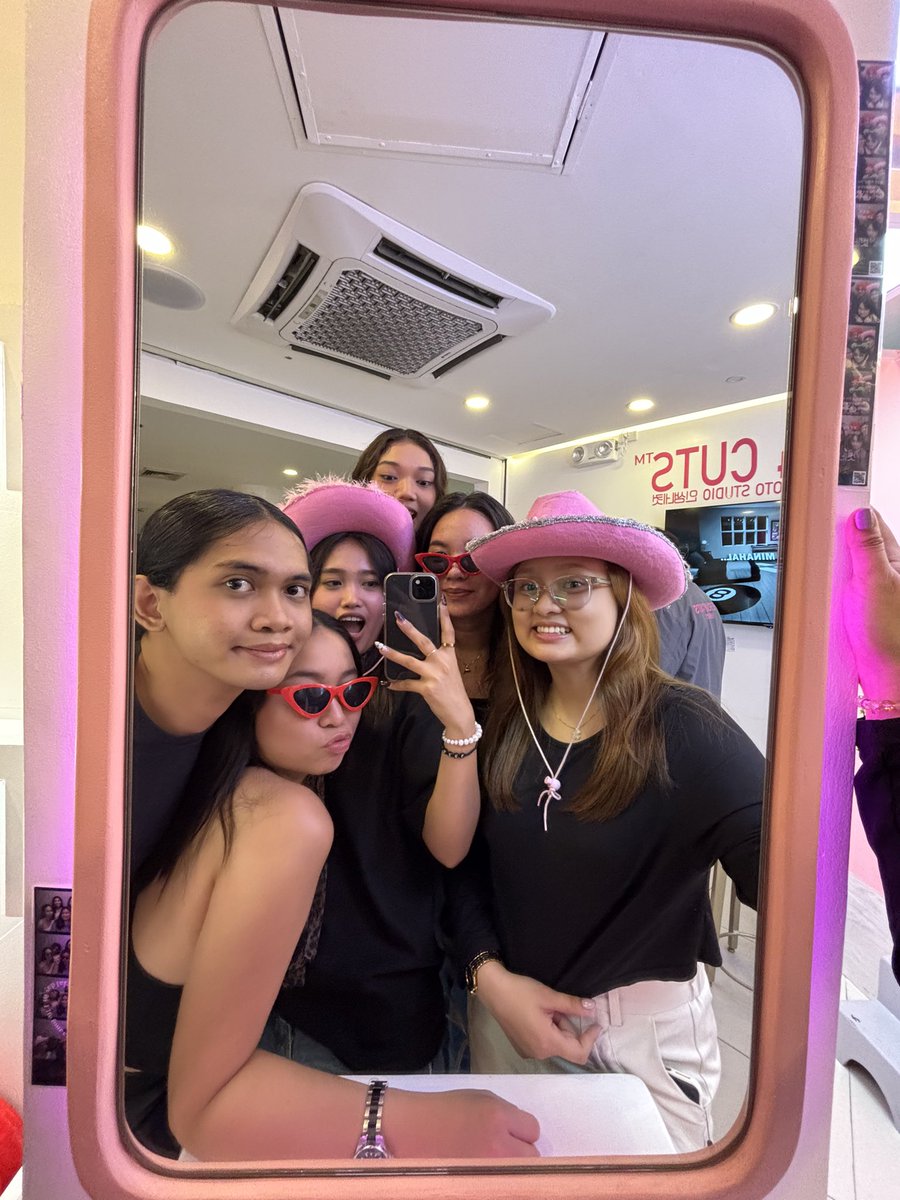 ernahanluvs's tweet photo. did u miss us? coz we missed u xoxo 💋 https://t.co/9V6O2iY8QO