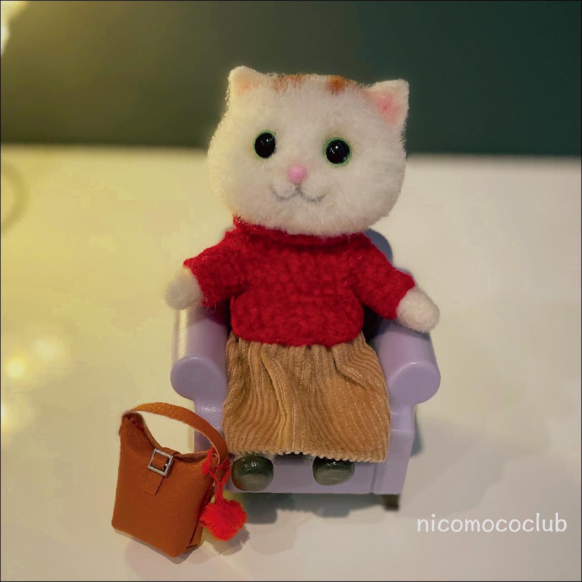 nicomococlub's tweet photo. 赤いセーターの白茶猫
#minneで販売中
#服着た猫
#ハンドメイド
#羊毛フェルト https://t.co/SRosZgQj2Z