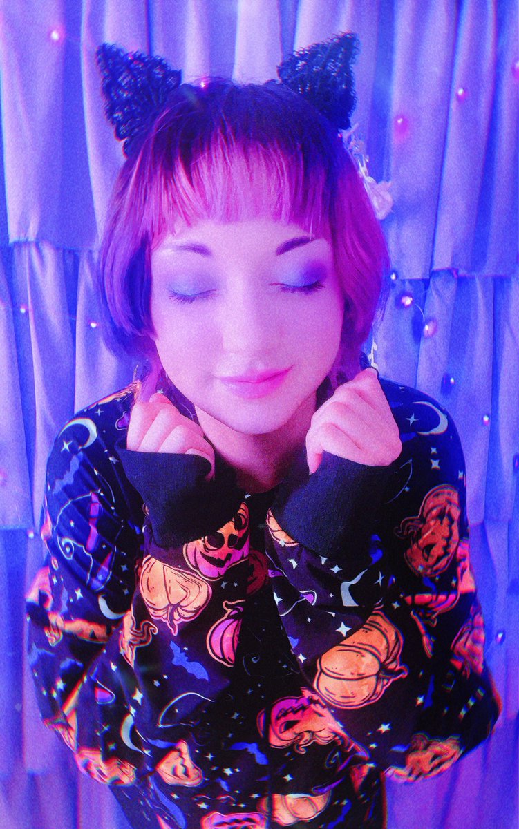 newhologram's tweet photo. Ween ween ween🎃
✨✨✨
#model #enby #kawaii #disabledmodel #queermodel #モデル #halloween #ハロウィン https://t.co/tQA6HqvkBf