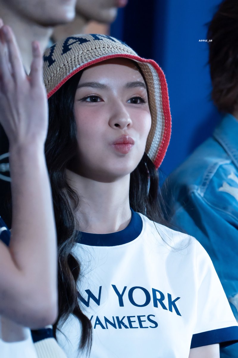 Apple_LK927's tweet photo. แต่งตัวน่ารักมากค้าบบบบ 

ADLK OPENING MLB
#MLBThailandxAL
#lookkaewkamollak https://t.co/msp5Jetkbk