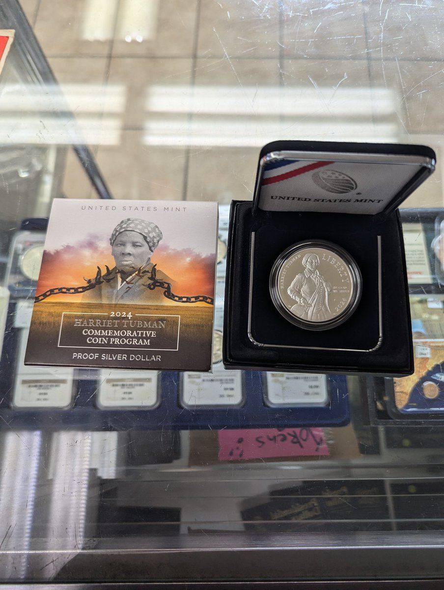 HeritageGold's tweet image. Own a piece of history! 💫 This stunning 2024 Harriet Tubman commemorative silver proof coin honors the legendary abolitionist. Perfect for collectors and history buffs alike. Don't miss out! #HarrietTubman #CommemorativeCoin #SilverProof #History #Collect #Investment