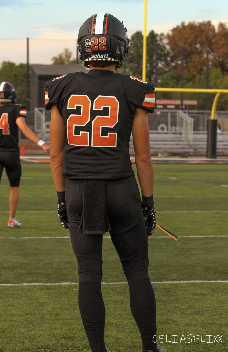 aidanhiggins0's tweet image. Sophomore Season Highlight Tape | DB 5’11 165 Class of 2027 @LHS_TigerFB @coachjuice84
⬇️
hudl.com/profile/164592…