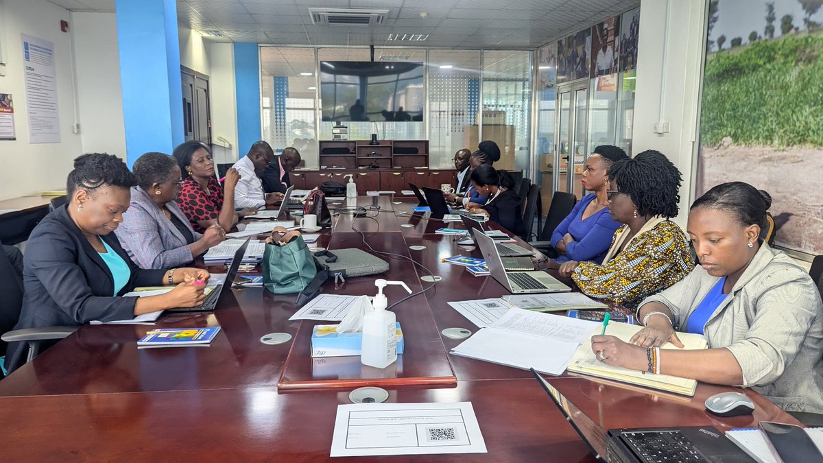 WaterAidUganda's tweet photo. Today, WaterAid Uganda hosted the 2nd Project Steering Committee Meeting for the CARFEWW Project 🌍💧! 

We welcomed leaders from the Ministry of Finance 💼, Ministry of Trade 📈, NEMA 🌿, UNMA ☁️, UWONET 👥, Bugisu Cooperative 🌱, Ministry of Local Government 🏛️, Ministry of Water 💧, and more to advance climate resilience and sustainable water solutions in Uganda.

Together, we’re building a future where communities can adapt and thrive. 🌱✨ #ClimateAction #CARFEWW #EveryonesBusiness #WASHAwayInequality