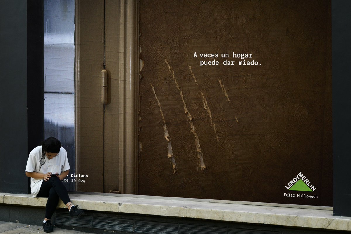 OgilvyES's tweet photo. Nueva Campaña | @leroymerlin_es

A veces un hogar puede dar miedo... 🎃

Ese piso que cruje, las puertas que rechinan y esas paredes que parecen sacadas de una película de miedo 🕸️.

#OgilvyES | #OrgulloDeEquipo | #OgilvySpain https://t.co/s9FBj42fee