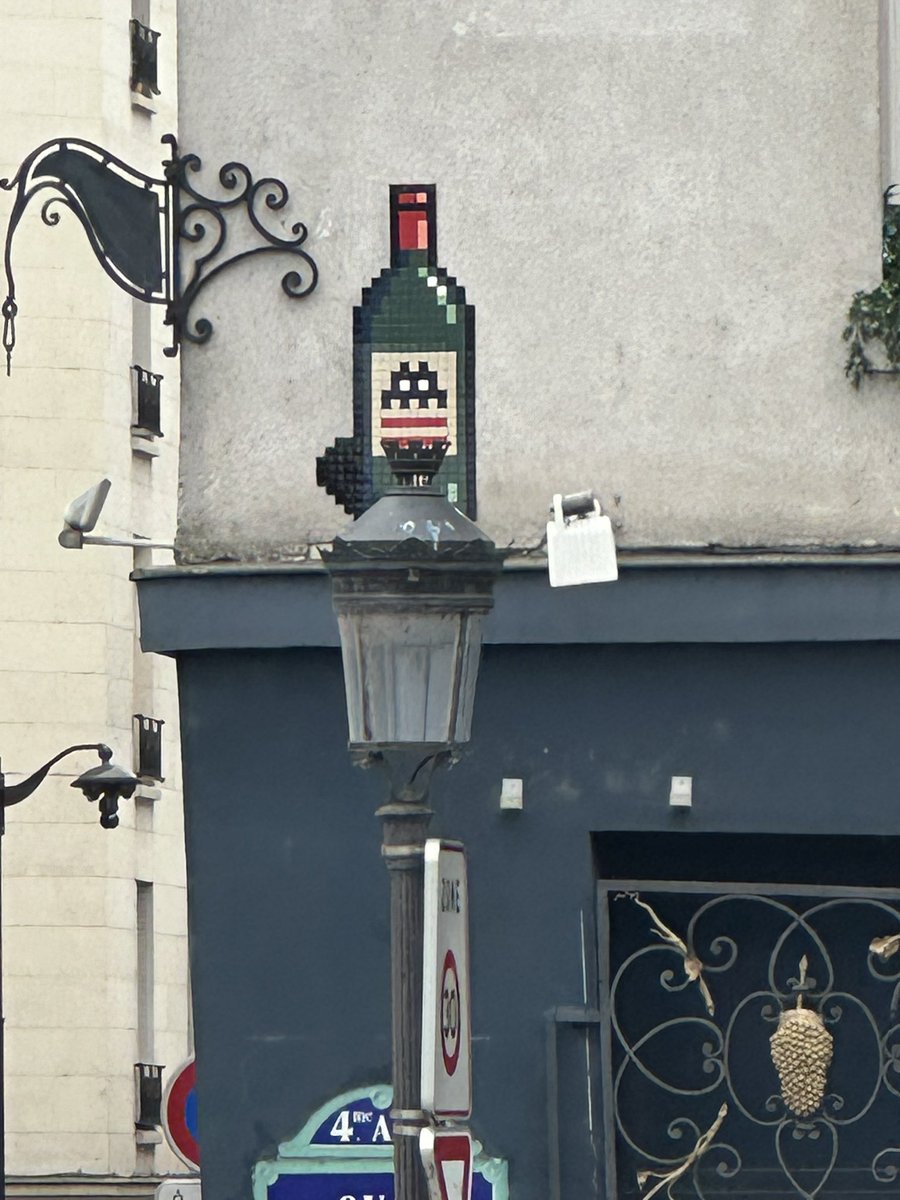 Cc <a href="/fred_cm1b/">𝔽𝕣𝕖𝕕 🍞 🚴 🗞 #JeSuisPaul</a> petite balade dans l’île Saint-Louis sur les traces d’un jeu de piste ! Ça te dit quelque chose ? #paris #jeudepiste