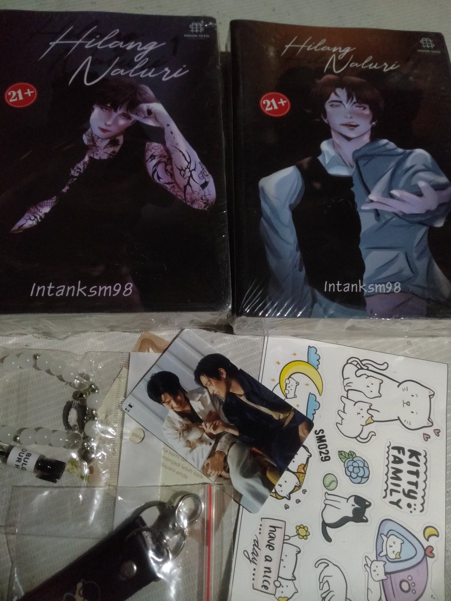 yeayy thanks kak <a href="/babiu_love1010/">( REST ) 👉👈 || 💫 Jelljelly 💫</a> paket GA + Freebies nya udah nyampe😍nggk sabar buat baca buku dari salah satu author favorit aku kak <a href="/IKsm98/">TAN (｡･ω･｡)</a>,thanks juga buat kak <a href="/Moonseedpub/">Moonseed</a>,aku bakalan jaga dan rawat buku ini dengan baik😘