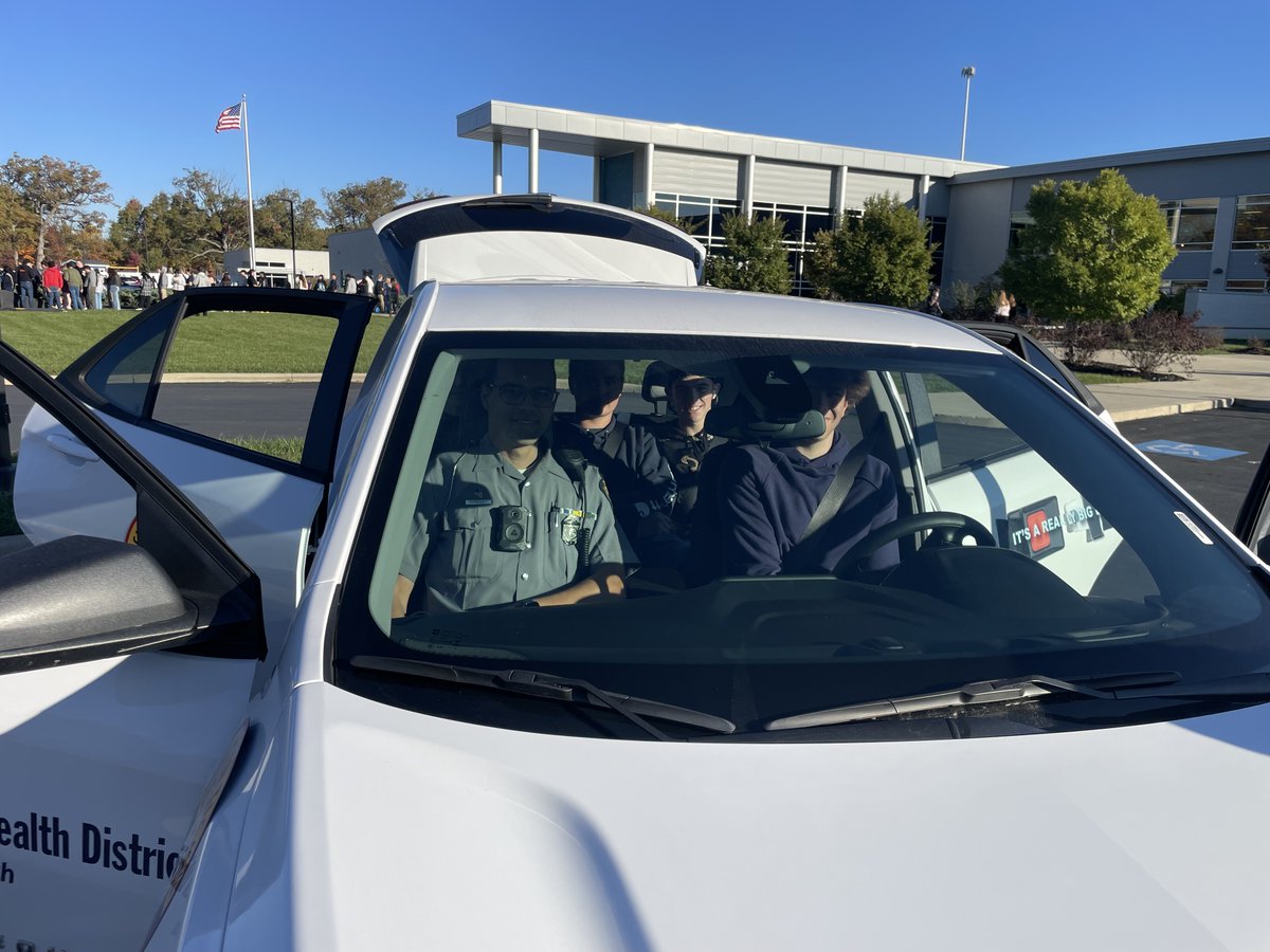 OSHP_CentralOH's tweet photo. Last week, Trooper Chase Perreault, Delaware Post, conducted a #DRIVEToLive event at the Delaware Area Career Center. After teaching them about cultivating safe driving habits, Trooper Perreault joined students in a #QuickClickChallenge! https://t.co/01jUMGfyE5