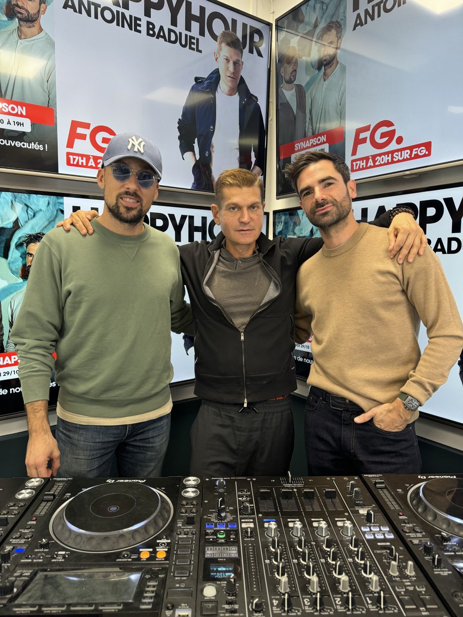 Le duo <a href="/synapson/">SYNAPSON</a> est de retour avec son nouveau single « Tiger Teeth » 
A mi chemin entre pop californienne et sonorités French Touch, les deux français s’apprêtent aussi à sortir un nouvel album « Blue Jeans »
"on retourne à quelque chose de funk et disco"