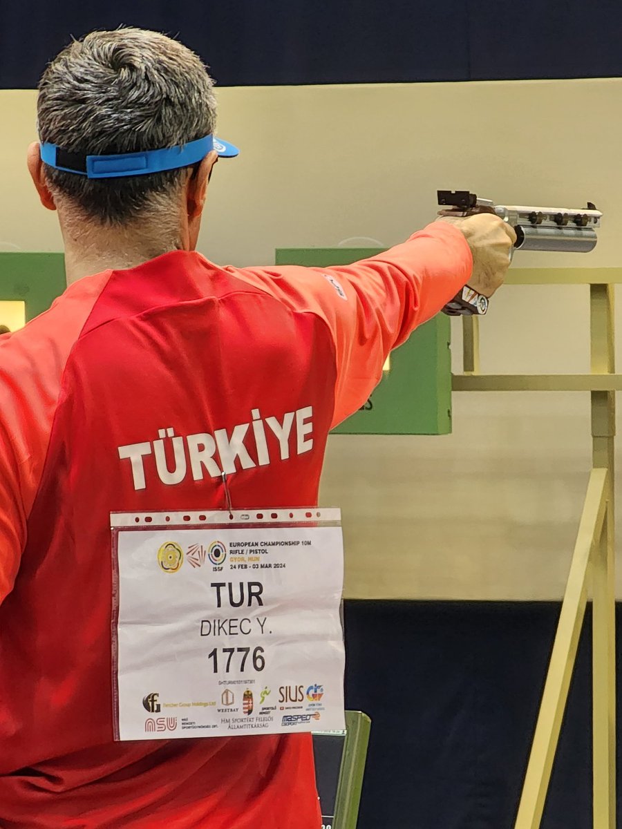 29 Ekim Cumhuriyet Bayramı nedeniyle katıldığım Cumhurbaşkanlığı resepsiyonunda pek çok kişi ile fotoğraf çektirdim. Tahmin ettiğiniz gibi çoğu ilk defa karşılaştığım kişiler . 

      Bildiğiniz üzere sosyal medyayı fazla kullanmayan birisiyim. Yakın dostlarımın arayıp haber