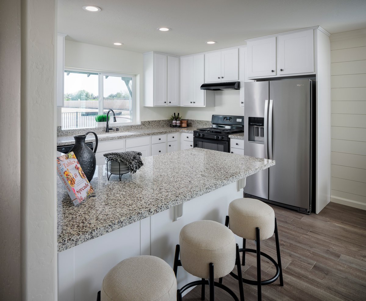 PresidioRes's tweet photo. Maplewood homes in Visalia by San Joaquin Valley Homes is currently offering Builder Incentives. Choose the perfect plan for your family with 1,298 to 2,076 square feet of living. Single-story and two-story homes with 3 to 4 bedrooms are currently available. https://t.co/BSNfhNxXli