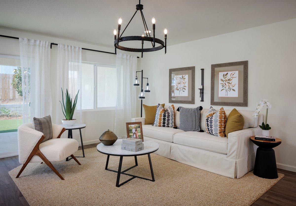PresidioRes's tweet photo. Maplewood homes in Visalia by San Joaquin Valley Homes is currently offering Builder Incentives. Choose the perfect plan for your family with 1,298 to 2,076 square feet of living. Single-story and two-story homes with 3 to 4 bedrooms are currently available. https://t.co/BSNfhNxXli
