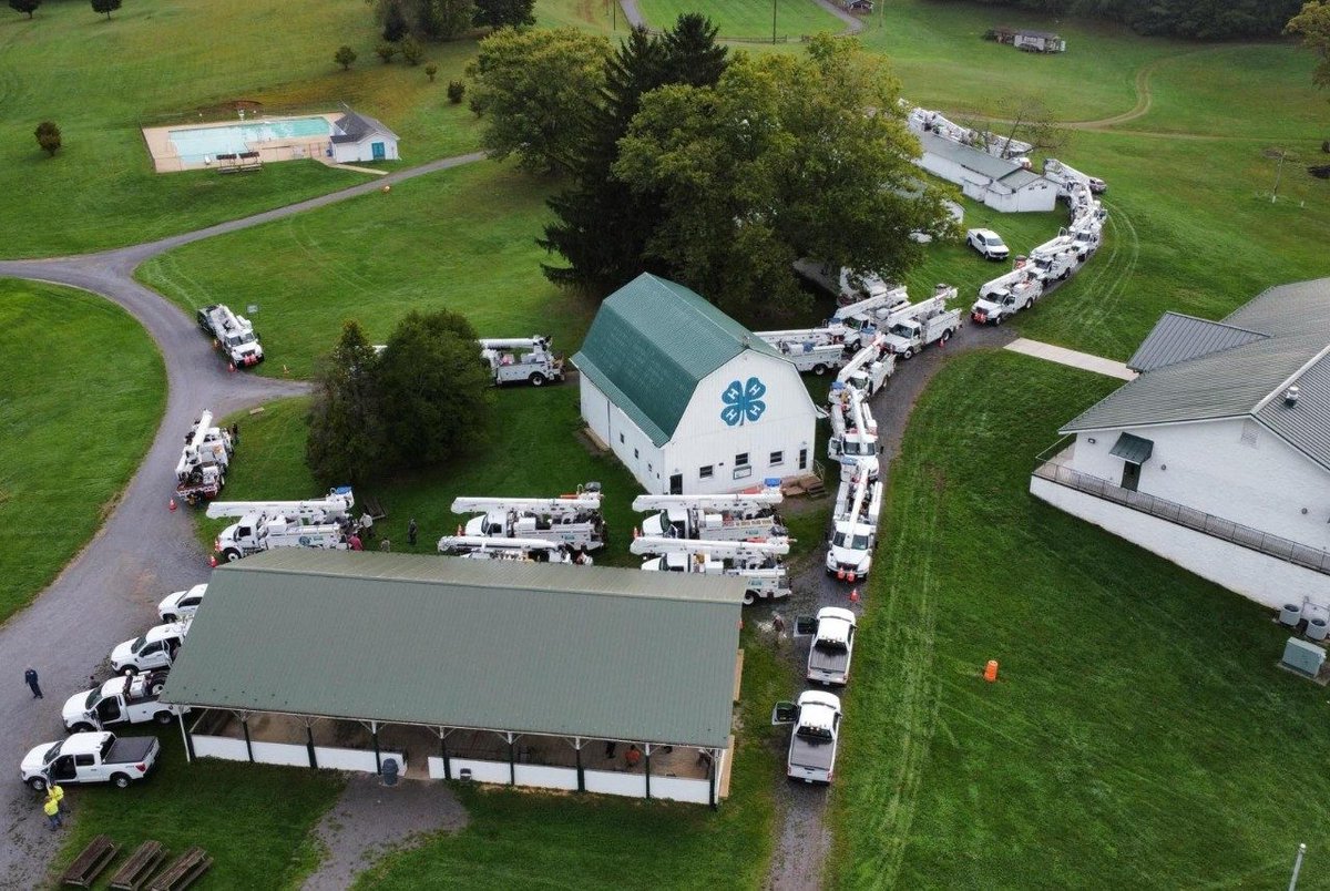 Virginia4_H's tweet photo. Along with @VACoopExt, we have been hard at work after Hurricane Helene. From collecting donations, to local 4-H clubs delivering hay, to hosting 140+ linemen at the @swva4hcenter, #Virginia4H is proud to be a part of recovery efforts! 💚🍀

Read more ➡️ https://t.co/aW9QpceyVi https://t.co/HR4mLAK4xq