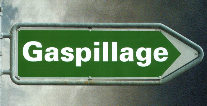Dépenser 5 milliards pour déverser les bouchons des autoroutes sur les zones habitées ?
C’est NON.

Les vraies priorités sont ailleurs :
-Formation
-Entretien des autoroutes existantes
-Energies renouvelables
-Réseau électrique
-Assainissement des bâtiments
-Transports publics.