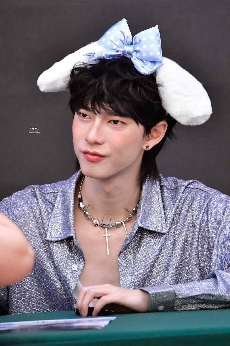 elevenzero11's tweet photo. Very, very cute ~
This headdress is really suitable for pupu 🥹 
@ppoohkt
#ppoohkt
#PooHHooPers 
#PoohPavelFansignInShanghai https://t.co/AqdNTmm9kA