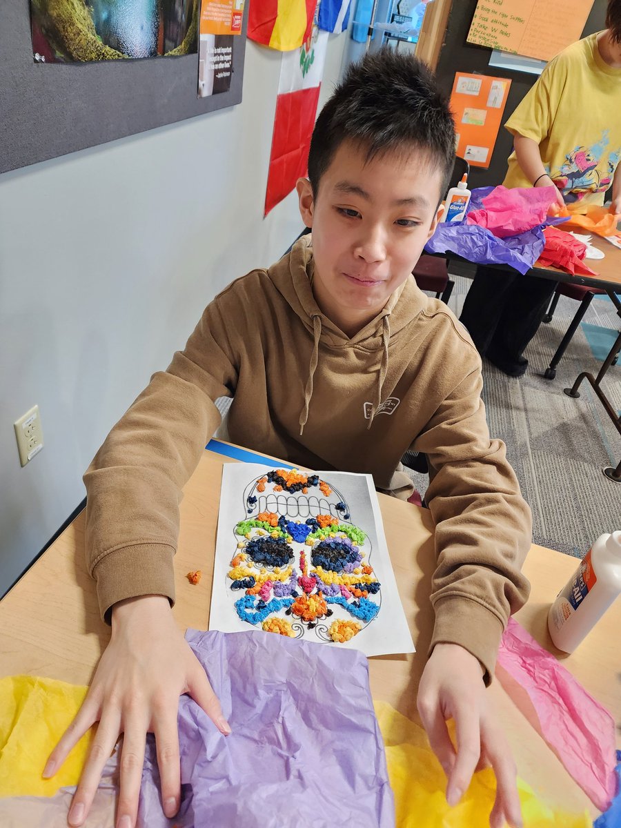 OdsSrawh's tweet photo. Más calaveras from 7th grade and a sneaky peek at what 4th grade is working on! I can't wait to dee them lit up!!  @AlumniOakhill @MaggieMNewhouse @OakhillDay https://t.co/LeYnMIQhwg