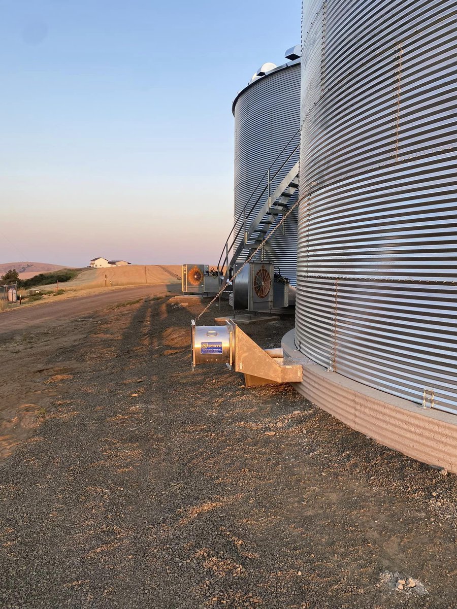 Another great job by authorized @scafcograin dealer <a href="/TandSSales/">T & S Sales</a>. The site features two 3607 SCAFCO bins with staircases. One is full floor aeration and the other was in floor Y-Aeration. 👍

#harvest24 #farmlife #scafcograin #siouxsteel <a href="/siouxsteel/">Sioux Steel</a>