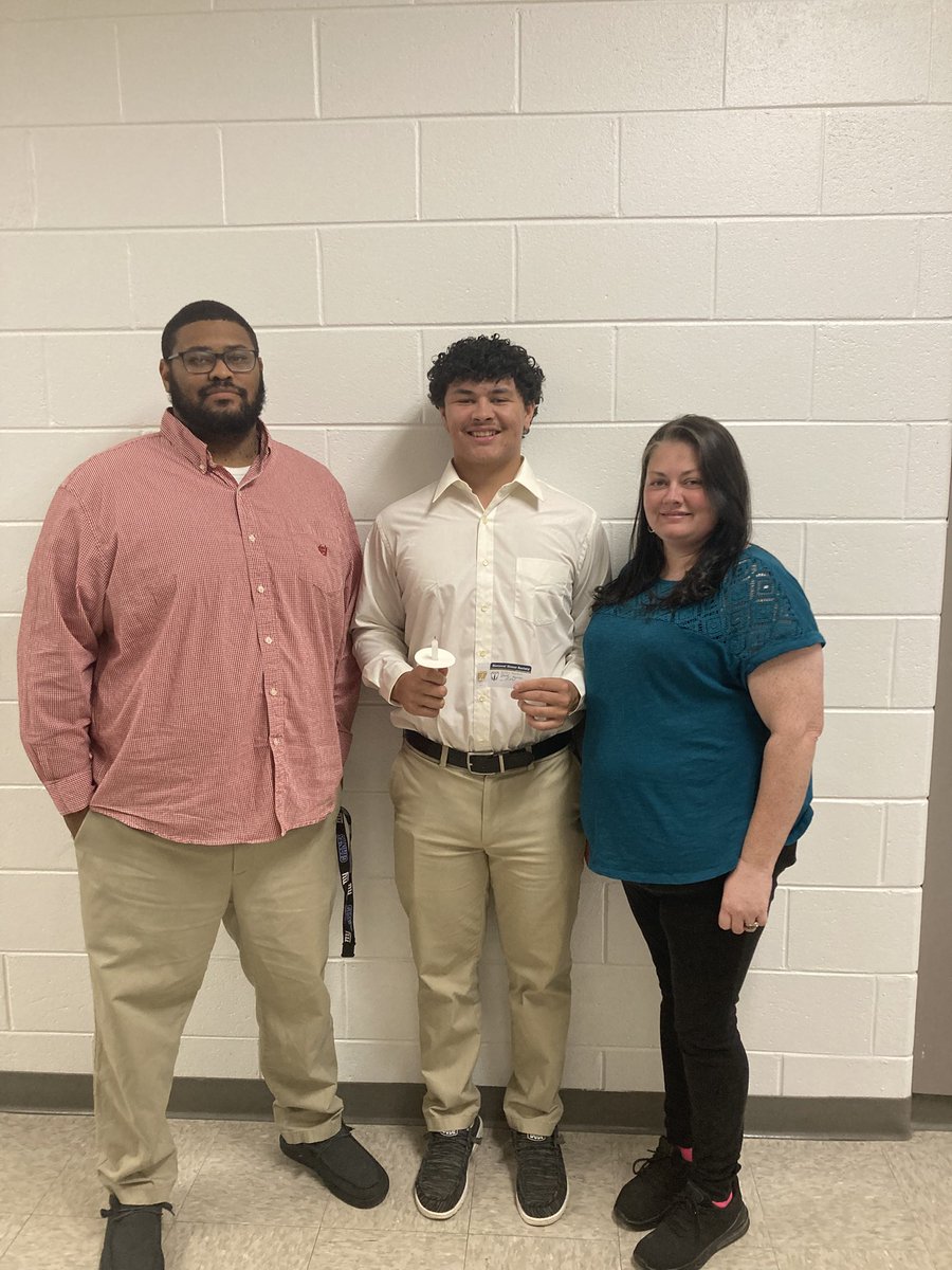 CoachT_ThrowBig's tweet photo. National Honor Society @jay6thompson more than an athlete https://t.co/Ymli99MLGy