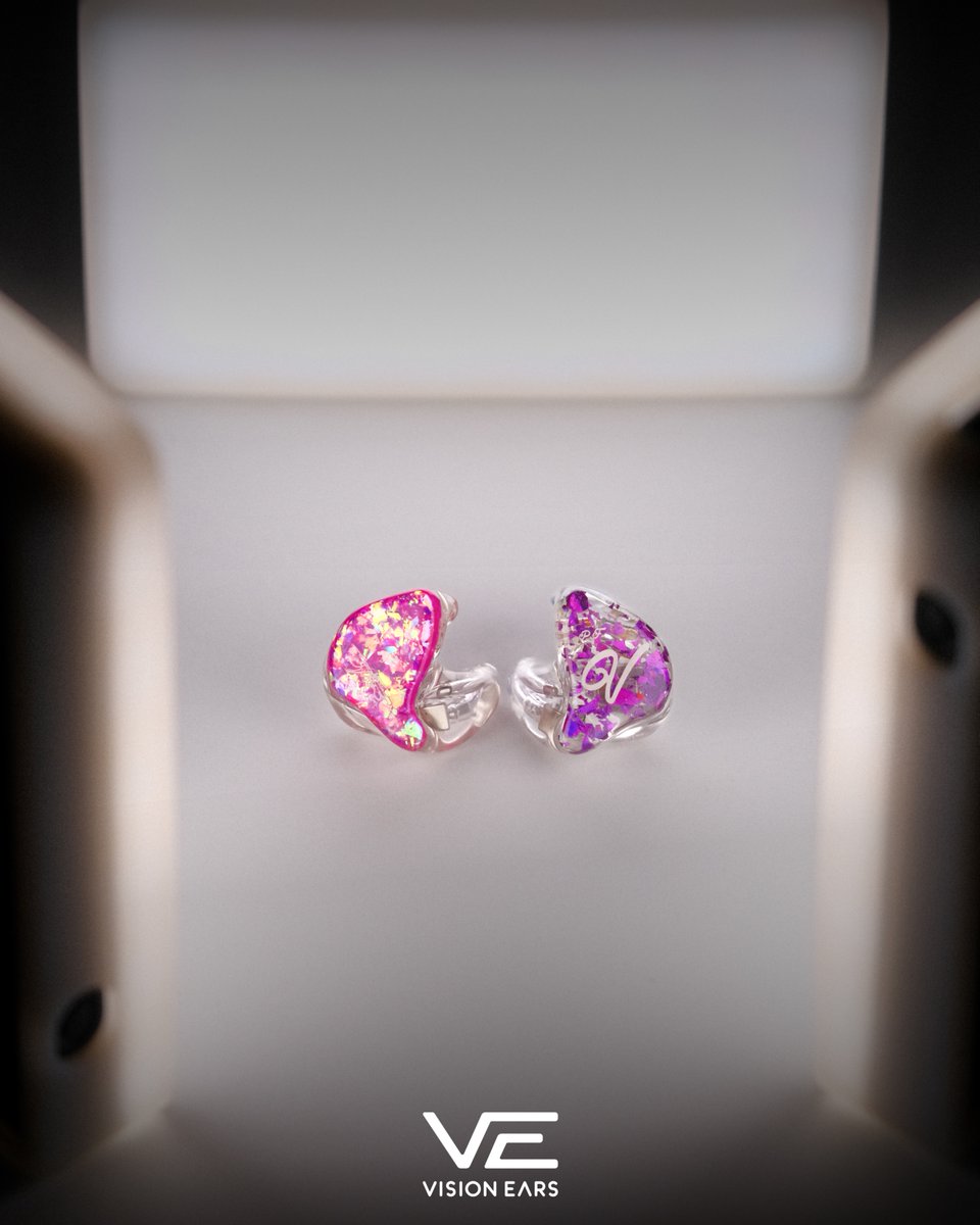 VisionEars_de's tweet photo. Some sparkling faceplates for the darker days ✨
VE3.2 with Sparkle Translucent Purple & Sparkle Pink with custom artwork.
#ve #visionears #ve3.2 #inearmonitors #inears #iem #custominears #audioengineer #soundengineer #musician #audiophile #handcraftedincologne https://t.co/o9Unj0Y6cZ