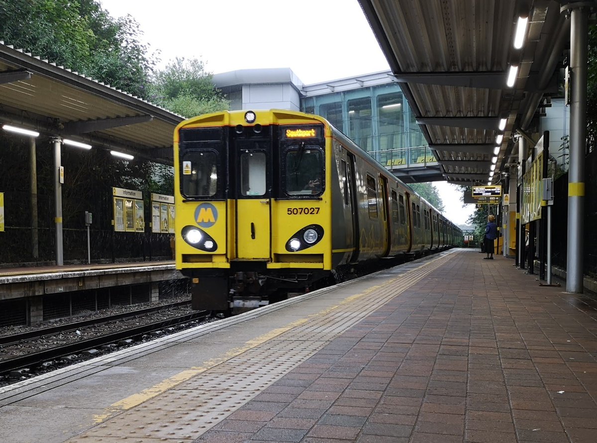 DownOnTheStour's tweet photo. Once the woes of not giving a crap what people thought kicked in in my 20s it was back to riding the absolute hell out of these fantastic machines! 

Every trip to Liverpool saw me bash these beasts! 

#507farewell #class507 #PEP #Merseyrail #hellfire #class508 #megatraction https://t.co/azgd0WsaIH