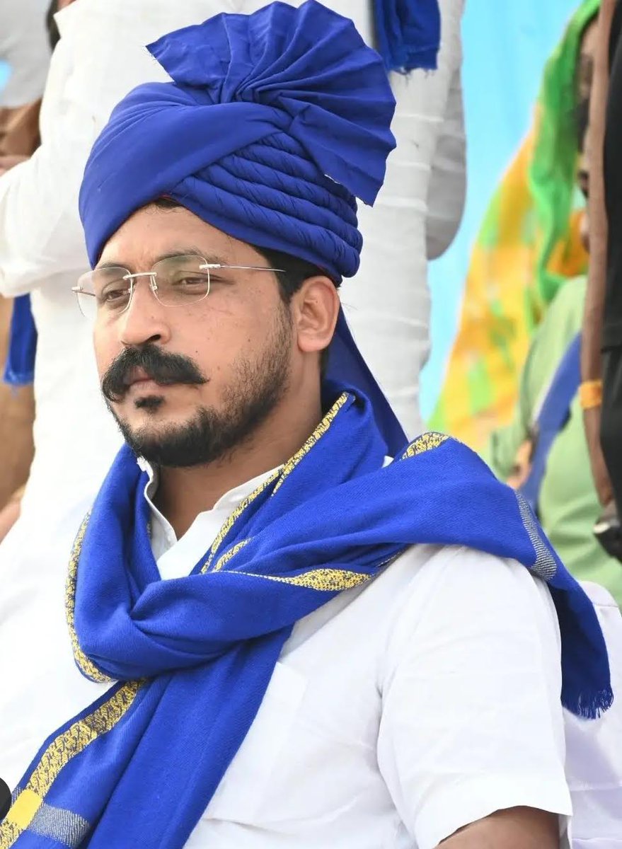 बाबा 'साहेब अंबेडकर' हमें बहुत सिख देते हैं,मैं बाबा साहब को पूजता नहीं हूं उनको विचारों को पढ़ता हूं।

-नगीना सांसद चंद्रशेखर आज़ाद।