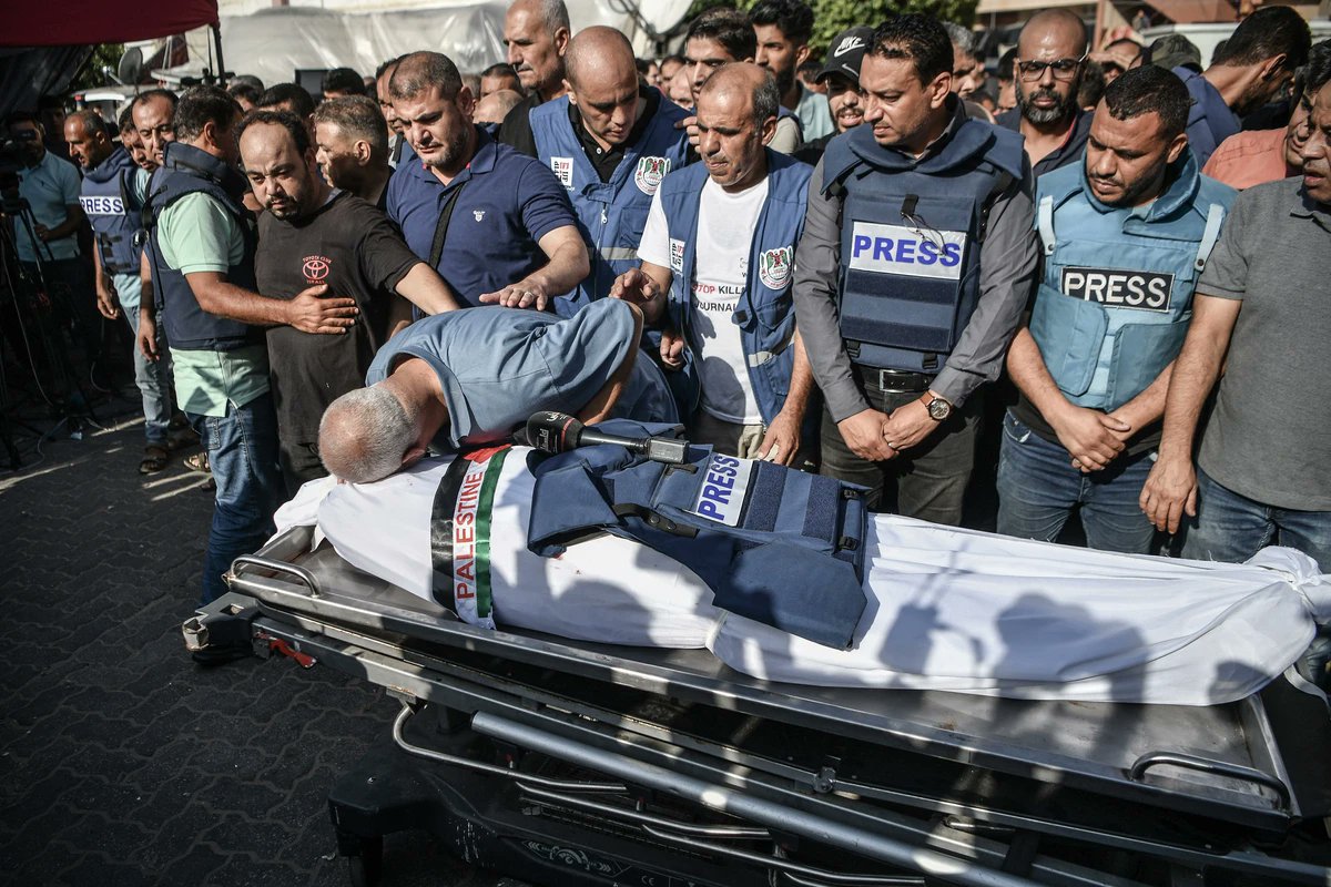 Antiwarcom's tweet photo. Israel Kills the Journalists. Western Media Kills the Truth of Genocide in Gaza
by Jonathan Cook
@Jonathan_K_Cook #Gaza #Israel #Palestinians #journalists
https://t.co/Ht7zIqE65S